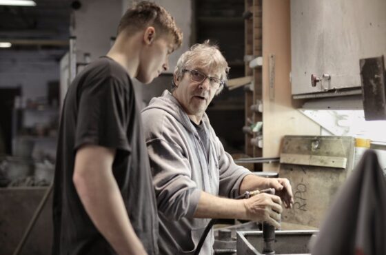 Lehrlinge & Lehrabschlüsse in Österreich 2025: Zahlen, Trends & Karrierechancen