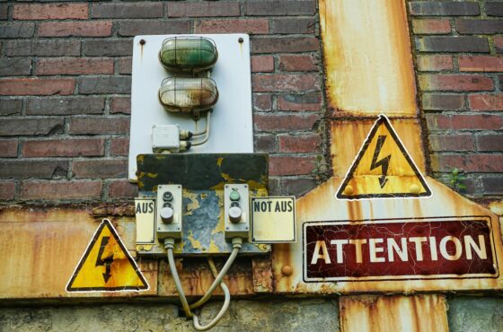 Elektroinstallation prüfen lassen: Kosten und Ablauf im DACH-Raum