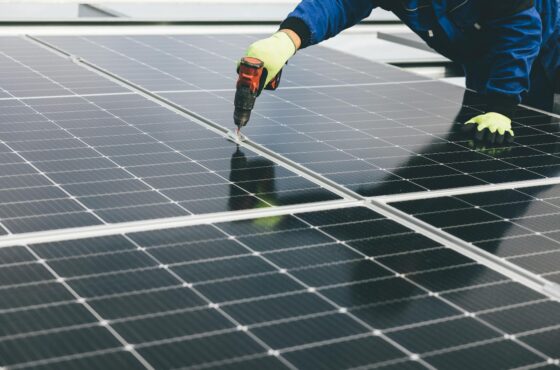 Photovoltaikanlage installieren lassen: Kosten und Ablauf im DACH-Raum