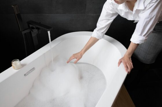Badewanne gegen Dusche tauschen: Kosten, Ablauf und Förderungen