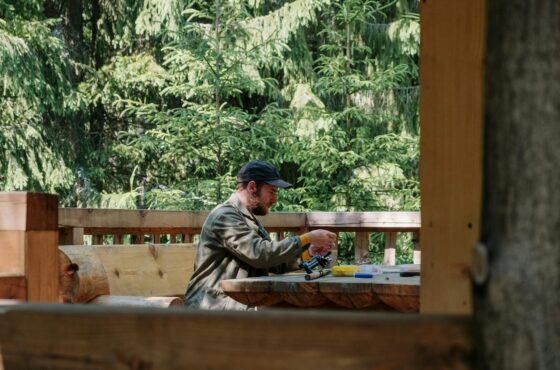 Terrassenüberdachung bauen lassen: Kosten, Materialien und Genehmigung