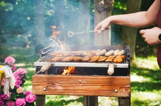 Außenküche bauen lassen: Kosten, Planung und Gewerke