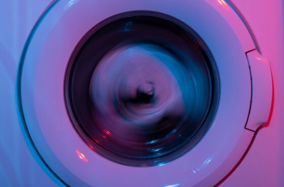 Waschmaschine anschließen lassen: Kosten und wann der Installateur sinnvoll ist