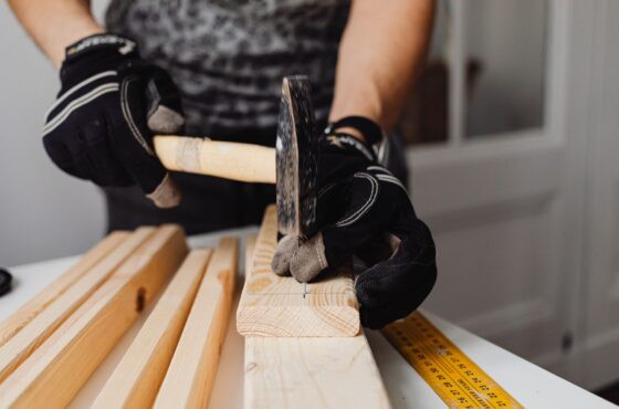 Dachbodentreppe einbauen lassen: Kosten und Ablauf im DACH-Raum