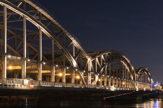 Elektrisches Einfahrtstor installieren lassen: Kosten und Ablauf im DACH-Raum