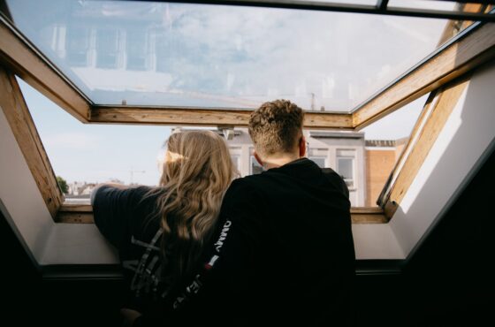 Dachfenster warten und pflegen lassen: Kosten und der richtige Zeitpunkt