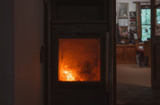 Kaminofen-Glasscheibe defekt: Austausch, Kosten und der richtige Zeitpunkt