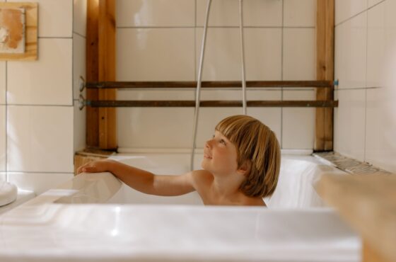Badewanne sanieren statt tauschen: Kosten und wann es sich lohnt