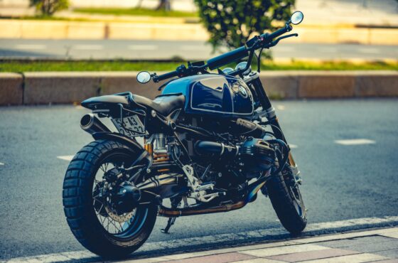 Motorrad einwintern: Wann die Werkstatt sinnvoll ist und was es kostet