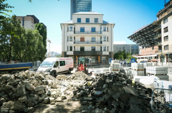 Bauschutt entsorgen: Container, Kosten und Regeln in AT, DE und CH