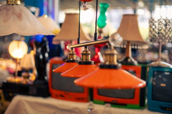 Lampe flackert: Ursachen erkennen und wann der Elektriker kommt